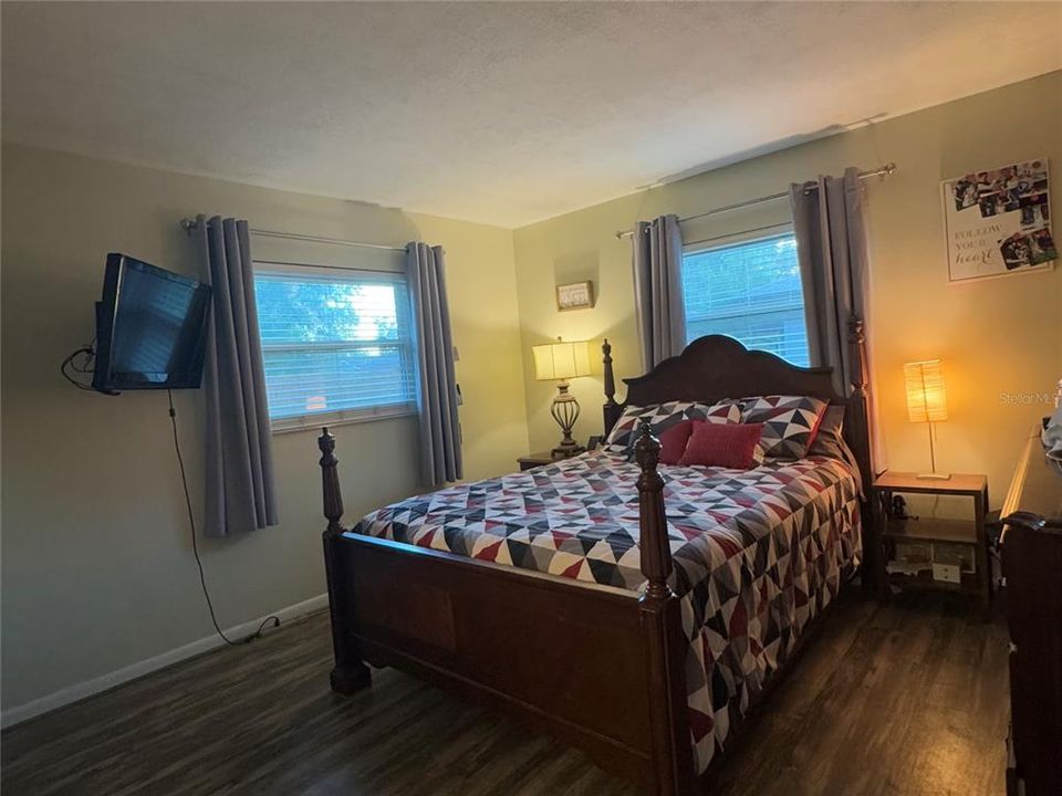 For Sale: $217,000 (3 beds, 2 baths, 1087 Square Feet)