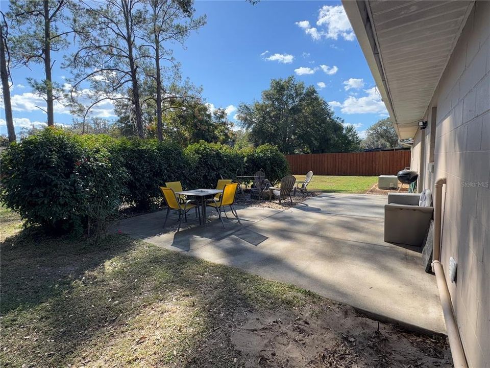 For Sale: $217,000 (3 beds, 2 baths, 1087 Square Feet)