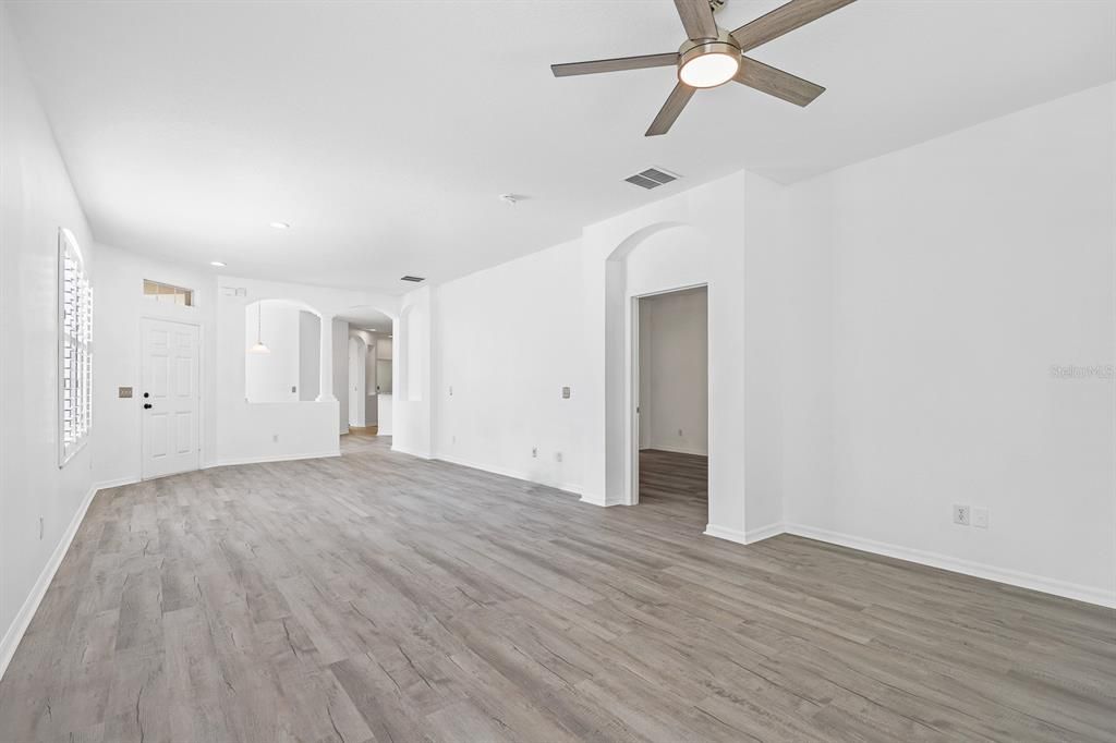 待售: $425,000 (3 贝兹, 2 浴室, 1828 平方英尺)