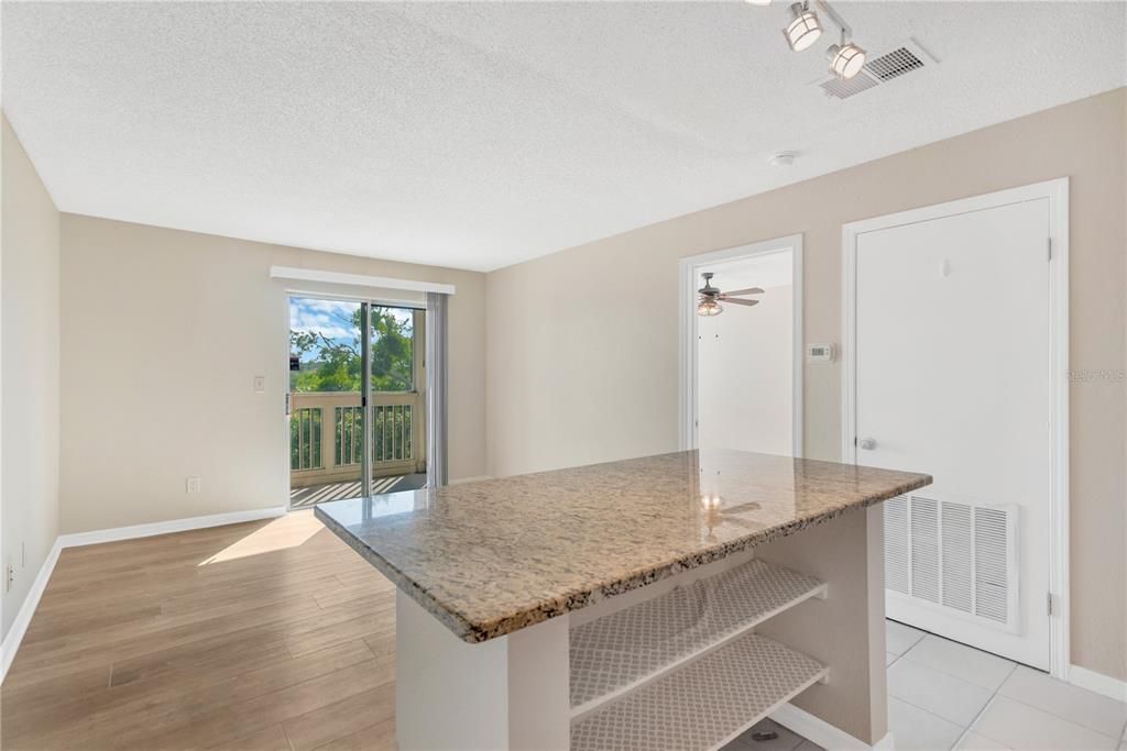 На продажу: $110,000 (1 спален, 1 ванн, 468 Квадратных фут)