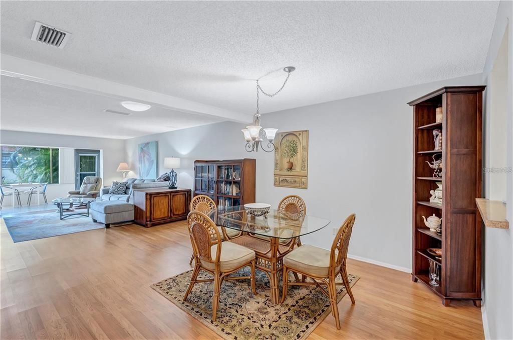 For Sale: $170,000 (2 beds, 2 baths, 1150 Square Feet)