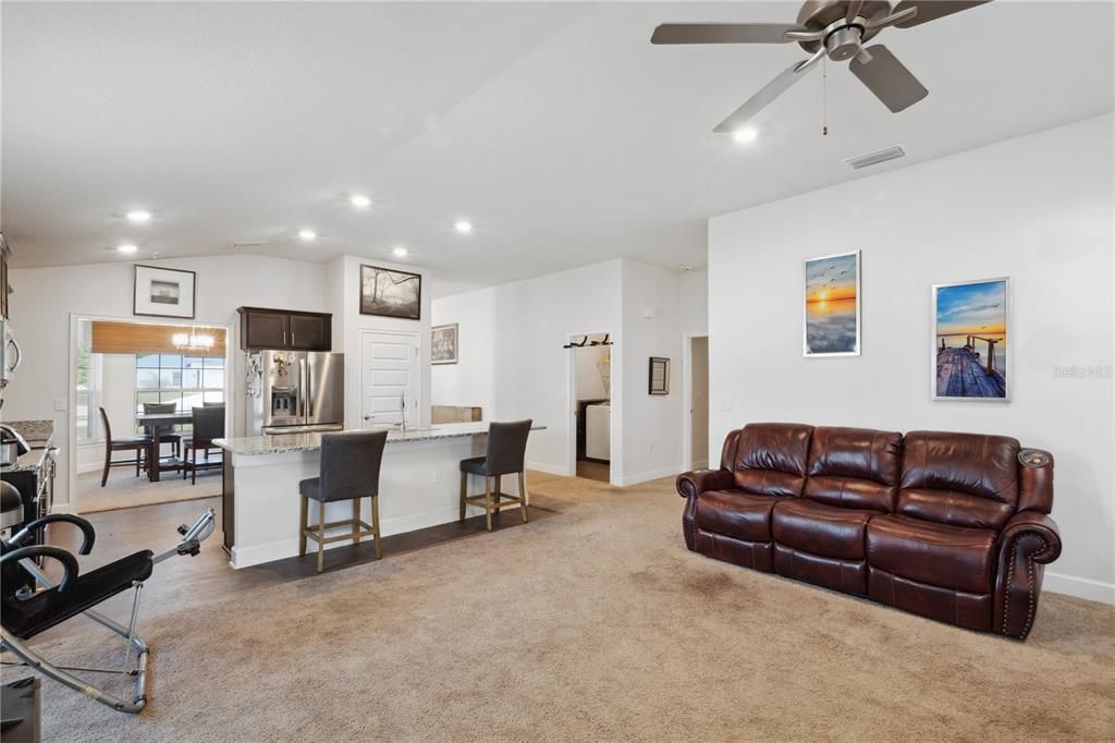 En Venta: $299,000 (3 camas, 2 baños, 1862 Pies cuadrados)