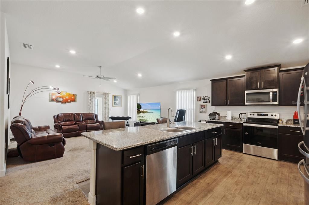 En Venta: $299,000 (3 camas, 2 baños, 1862 Pies cuadrados)