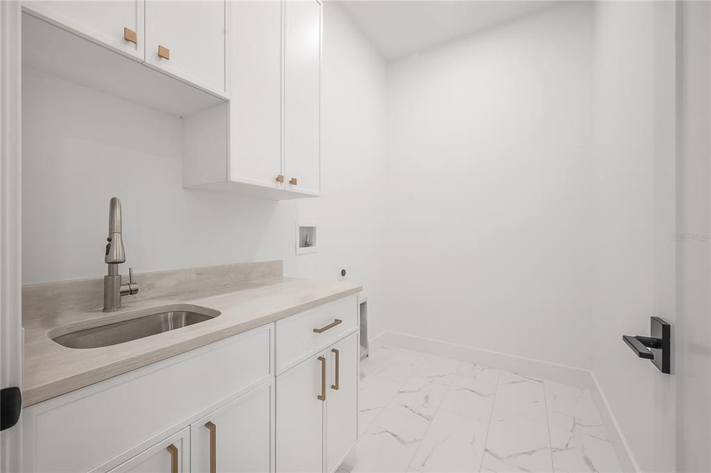 For Sale: $650,000 (3 beds, 2 baths, 2097 Square Feet)