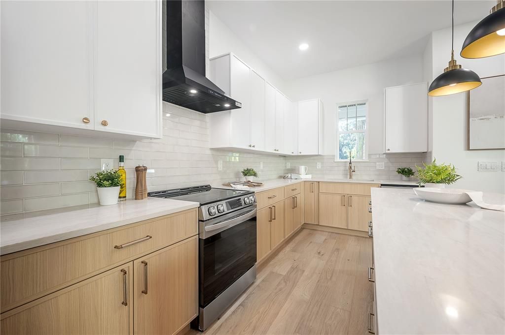 For Sale: $650,000 (3 beds, 2 baths, 2097 Square Feet)