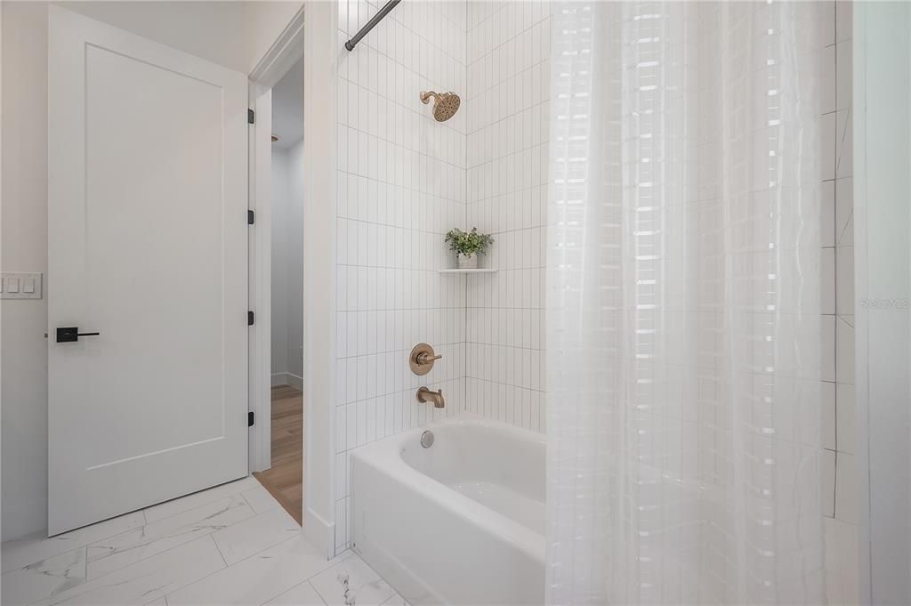 For Sale: $650,000 (3 beds, 2 baths, 2097 Square Feet)