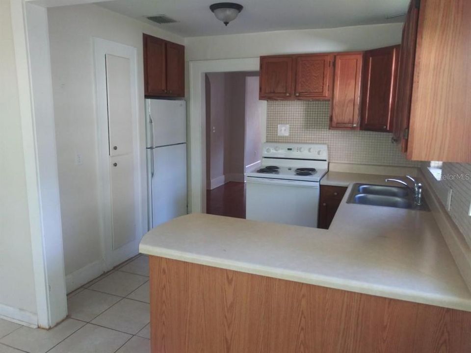 出租: $2,450 (2 贝兹, 1 浴室, 920 平方英尺)