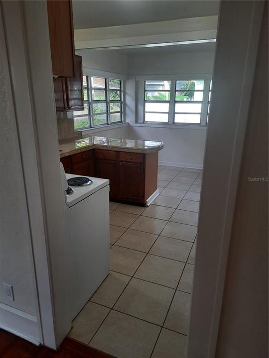 出租: $2,450 (2 贝兹, 1 浴室, 920 平方英尺)