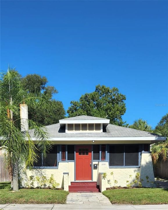 出租: $2,450 (2 贝兹, 1 浴室, 920 平方英尺)