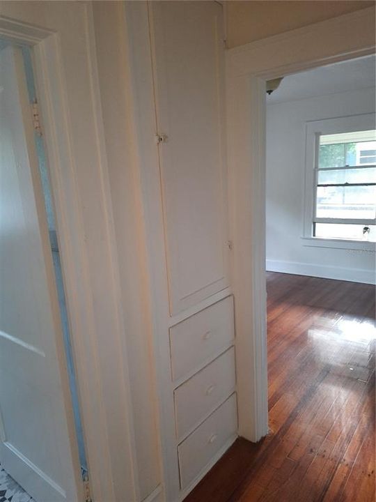 出租: $2,450 (2 贝兹, 1 浴室, 920 平方英尺)