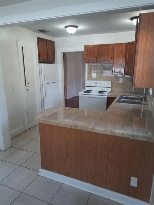 出租: $2,450 (2 贝兹, 1 浴室, 920 平方英尺)