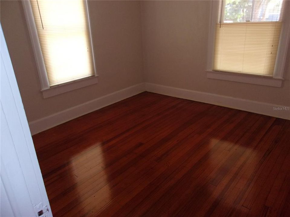 出租: $2,450 (2 贝兹, 1 浴室, 920 平方英尺)