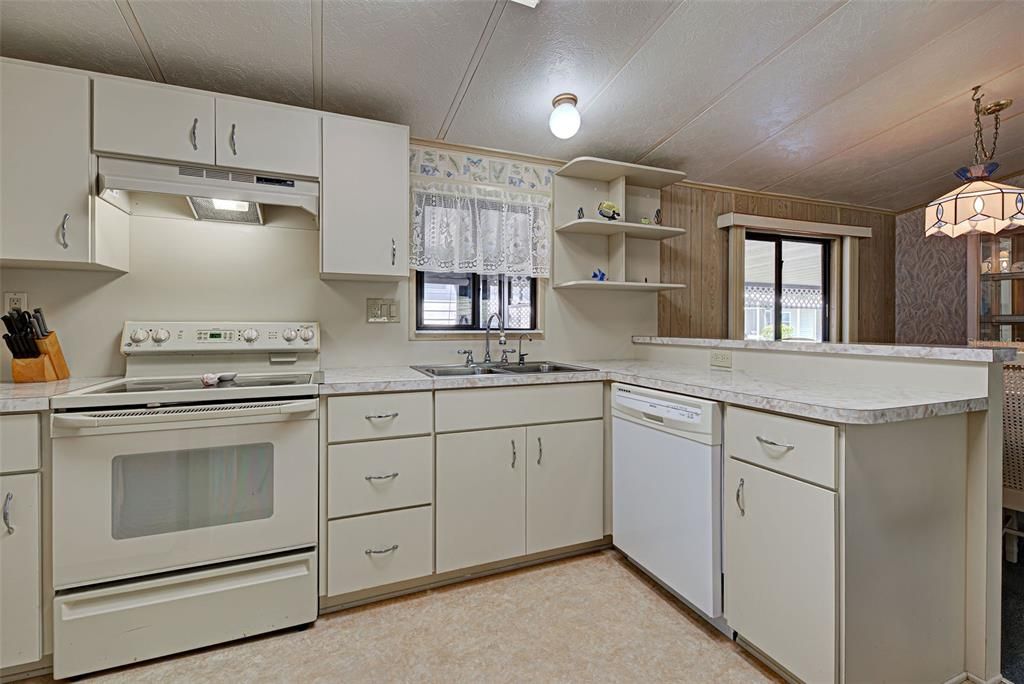 待售: $149,000 (2 贝兹, 2 浴室, 1247 平方英尺)