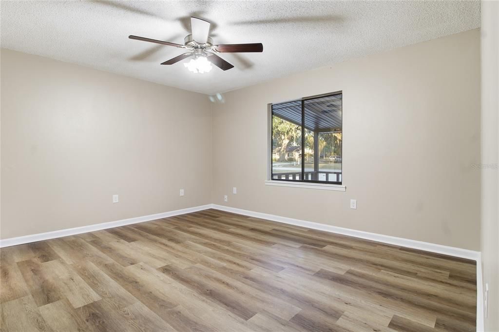 Active With Contract: $335,000 (3 beds, 2 baths, 1248 Square Feet)