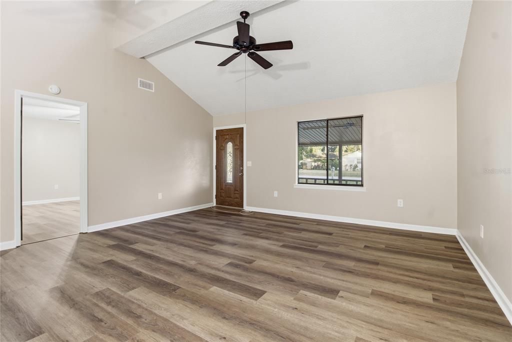 Active With Contract: $335,000 (3 beds, 2 baths, 1248 Square Feet)
