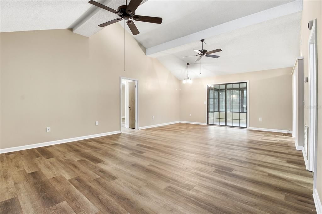 Active With Contract: $335,000 (3 beds, 2 baths, 1248 Square Feet)