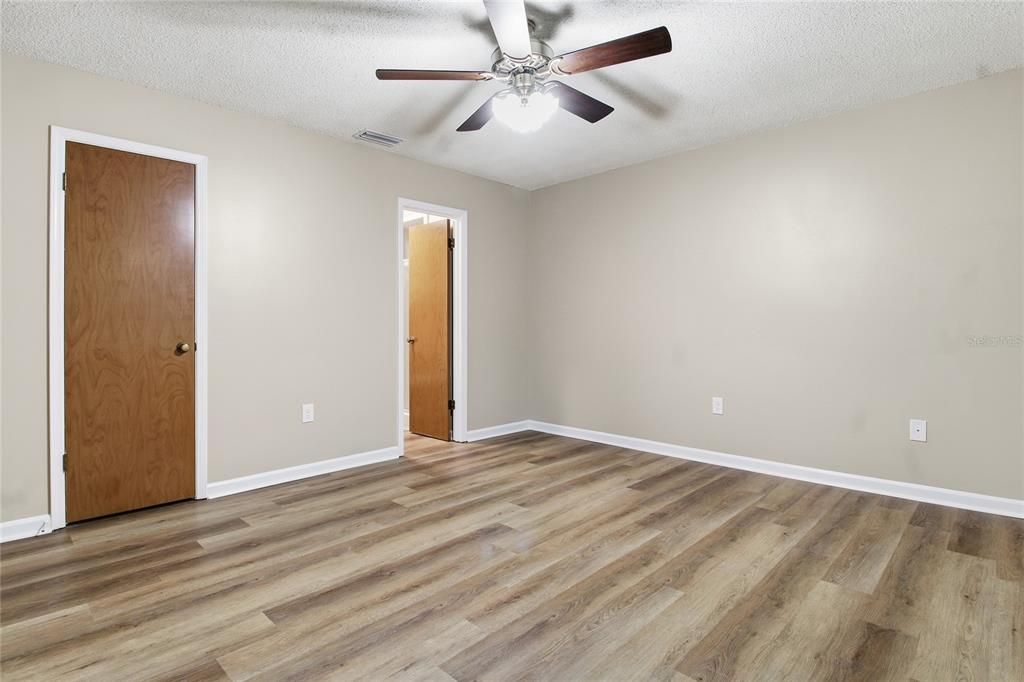 Active With Contract: $335,000 (3 beds, 2 baths, 1248 Square Feet)