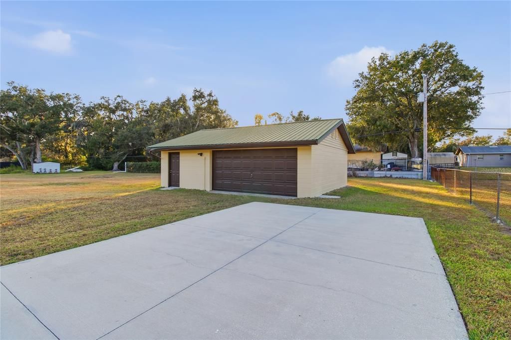 Active With Contract: $335,000 (3 beds, 2 baths, 1248 Square Feet)