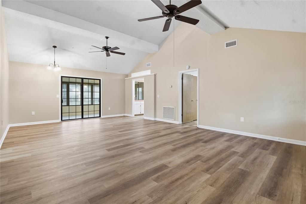 Active With Contract: $335,000 (3 beds, 2 baths, 1248 Square Feet)