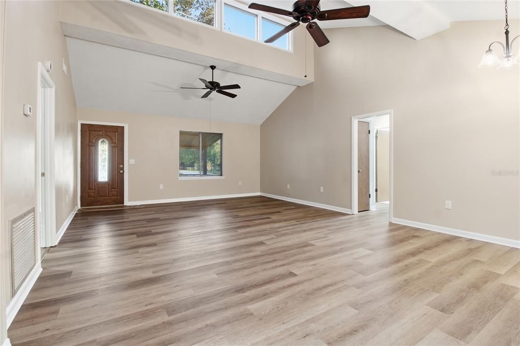 Active With Contract: $335,000 (3 beds, 2 baths, 1248 Square Feet)