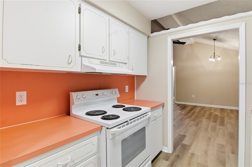 Active With Contract: $335,000 (3 beds, 2 baths, 1248 Square Feet)