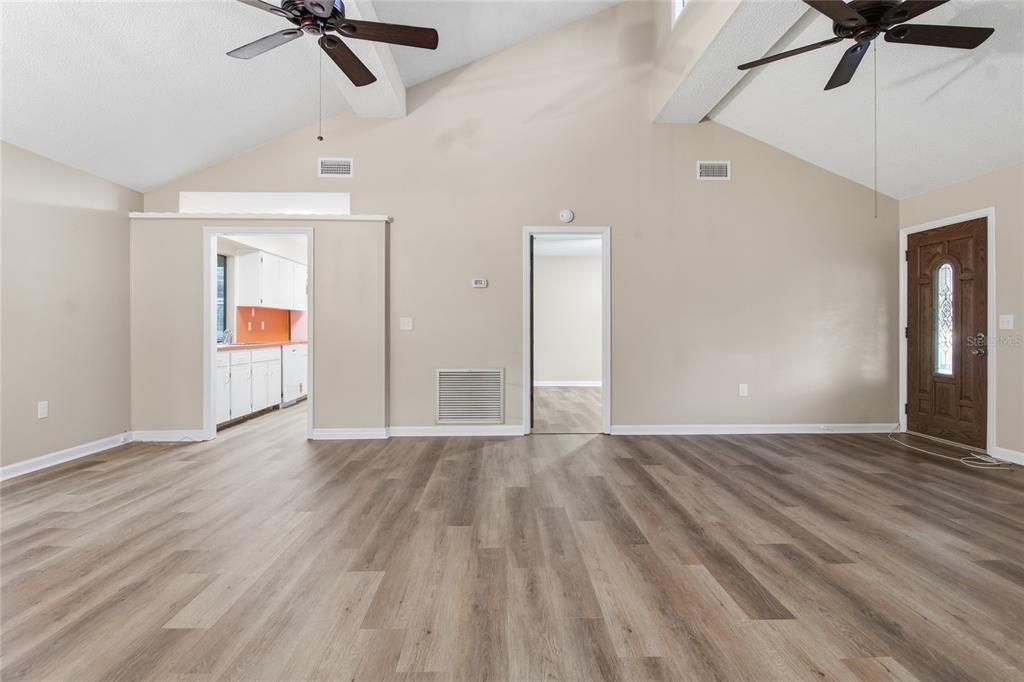 Active With Contract: $335,000 (3 beds, 2 baths, 1248 Square Feet)