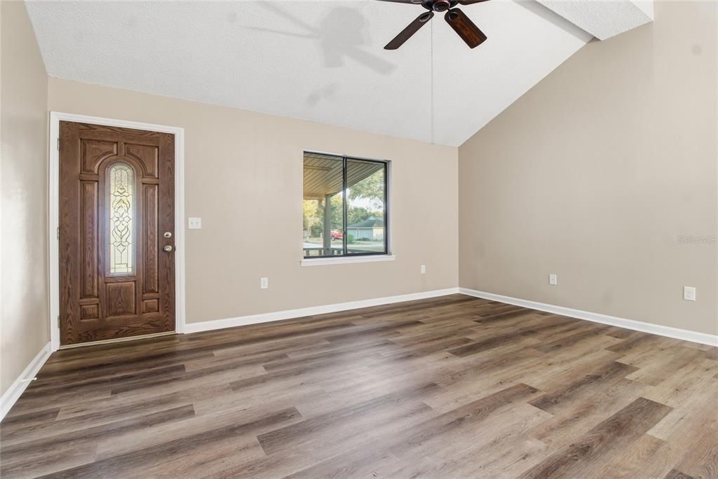 Active With Contract: $335,000 (3 beds, 2 baths, 1248 Square Feet)