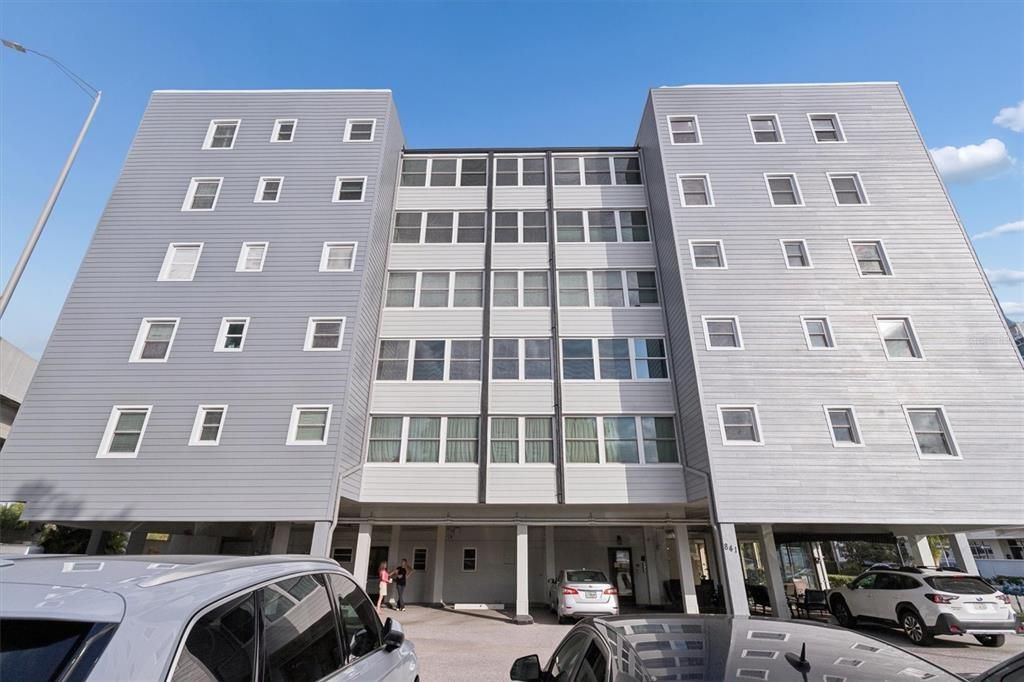 For Sale: $179,000 (1 beds, 1 baths, 780 Square Feet)