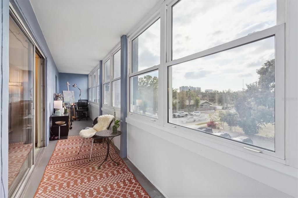 For Sale: $179,000 (1 beds, 1 baths, 780 Square Feet)