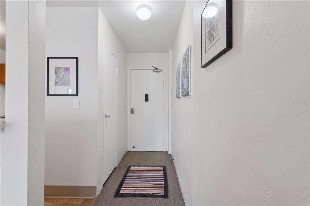 For Sale: $179,000 (1 beds, 1 baths, 780 Square Feet)