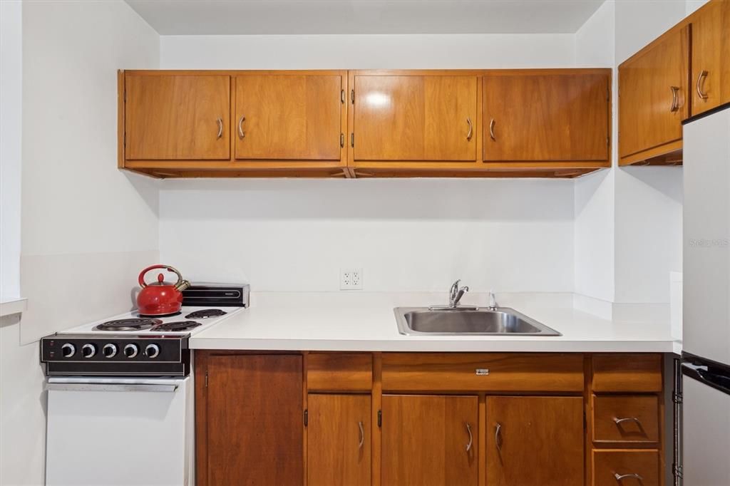 For Sale: $179,000 (1 beds, 1 baths, 780 Square Feet)