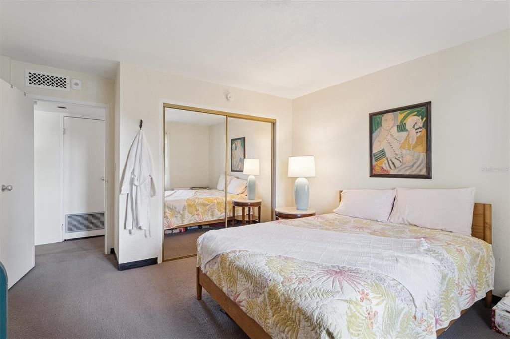 For Sale: $179,000 (1 beds, 1 baths, 780 Square Feet)