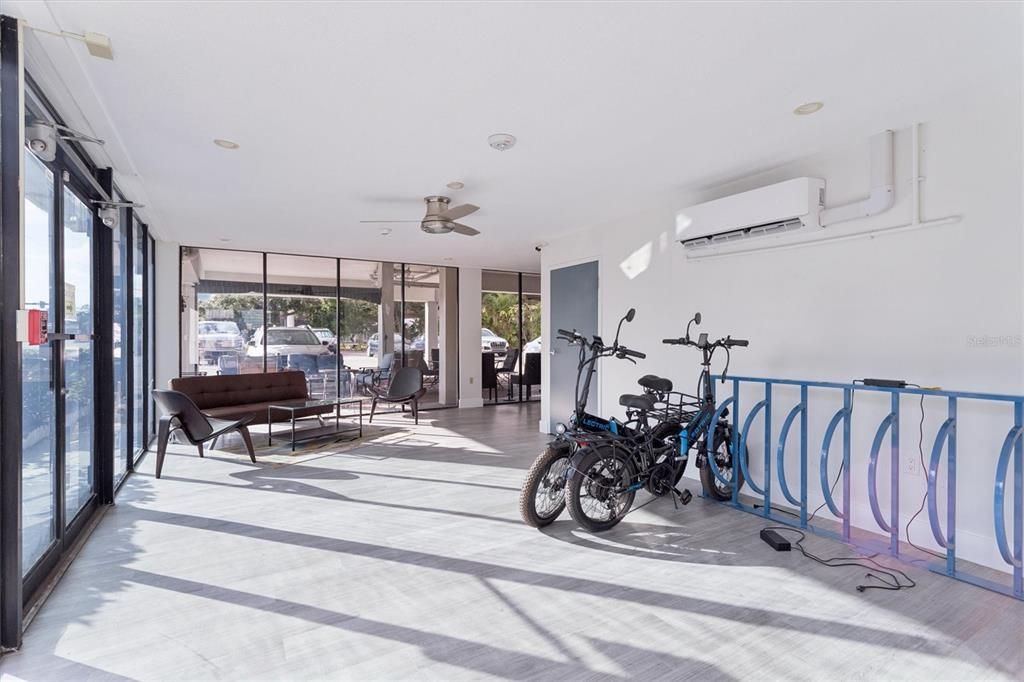 For Sale: $179,000 (1 beds, 1 baths, 780 Square Feet)