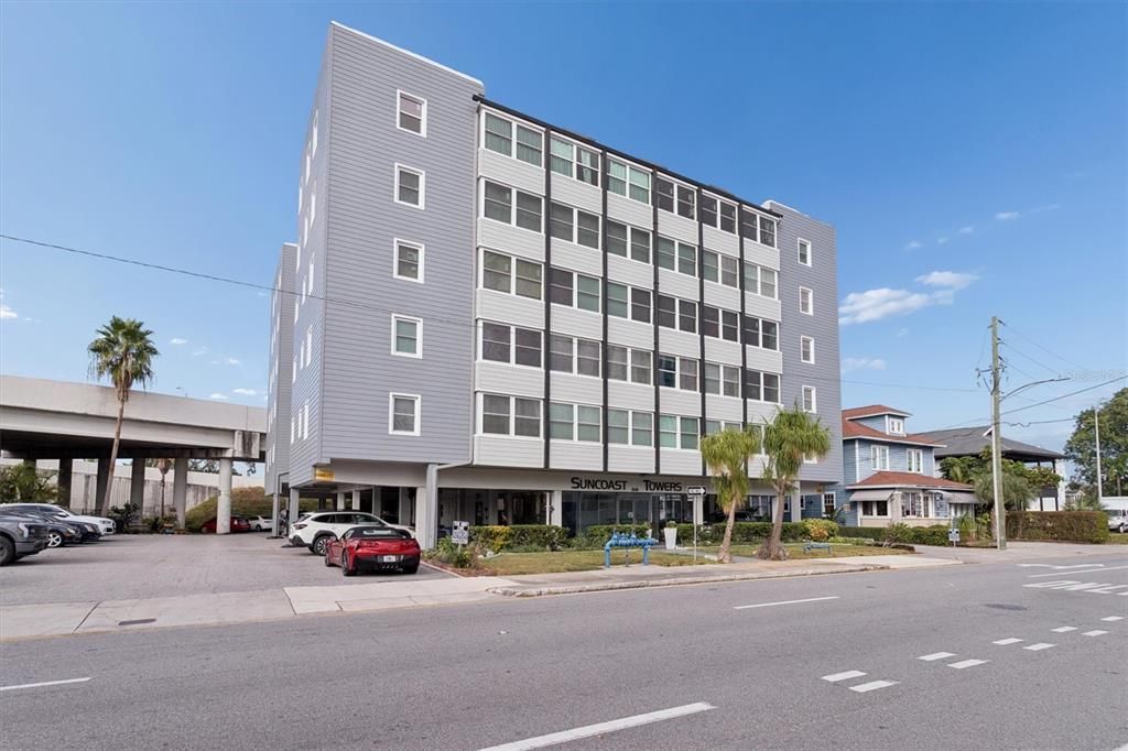 For Sale: $179,000 (1 beds, 1 baths, 780 Square Feet)