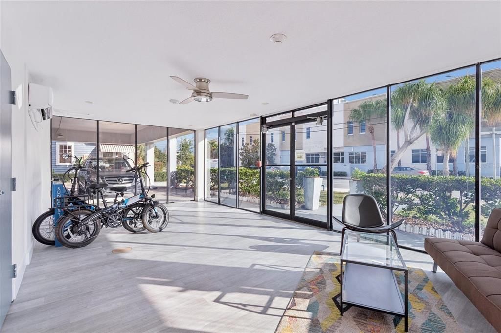 For Sale: $179,000 (1 beds, 1 baths, 780 Square Feet)