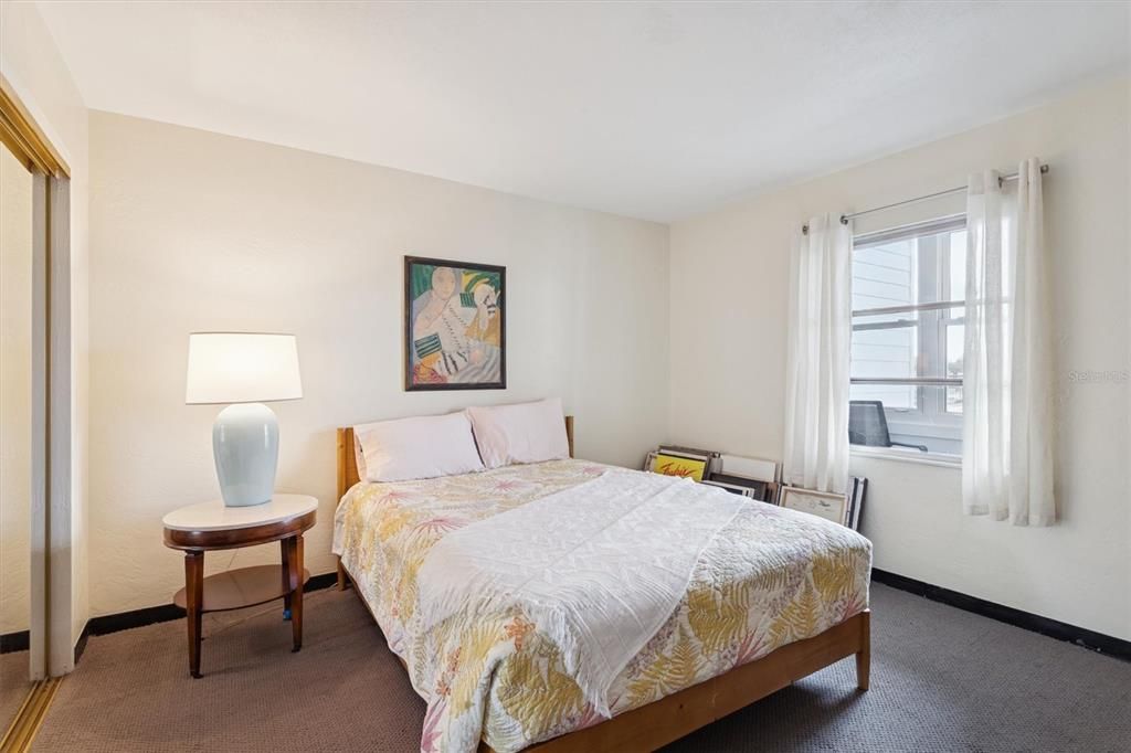 For Sale: $179,000 (1 beds, 1 baths, 780 Square Feet)