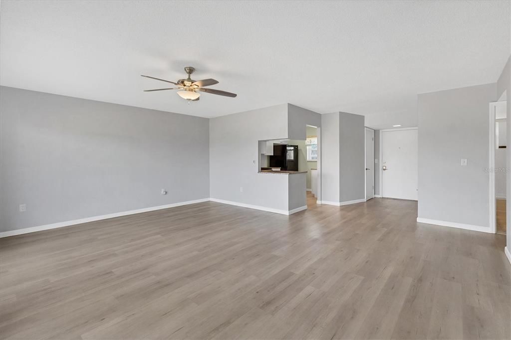 待售: $185,000 (2 贝兹, 2 浴室, 1008 平方英尺)