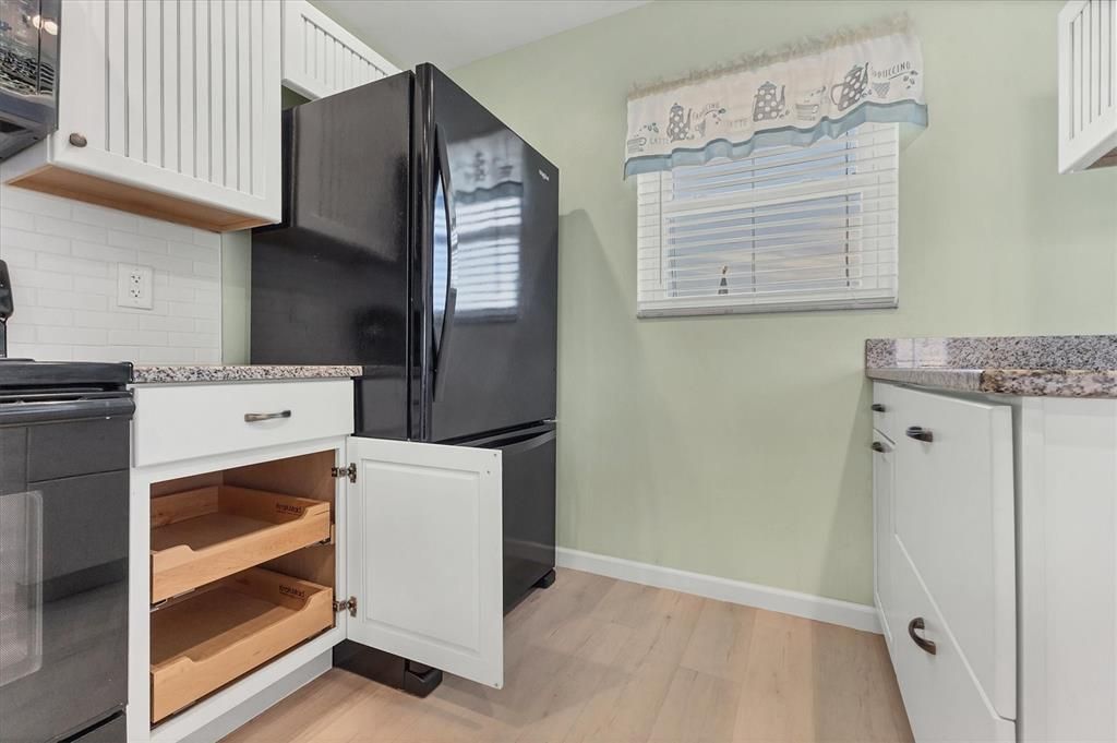 待售: $185,000 (2 贝兹, 2 浴室, 1008 平方英尺)