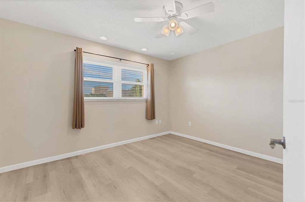 待售: $185,000 (2 贝兹, 2 浴室, 1008 平方英尺)