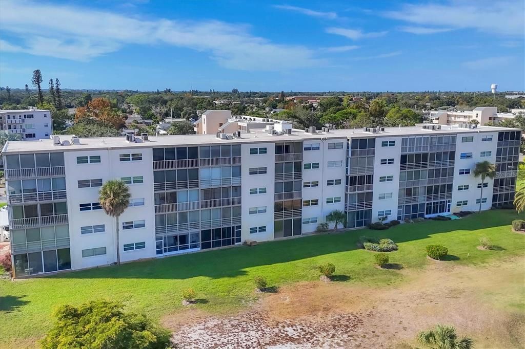 待售: $185,000 (2 贝兹, 2 浴室, 1008 平方英尺)