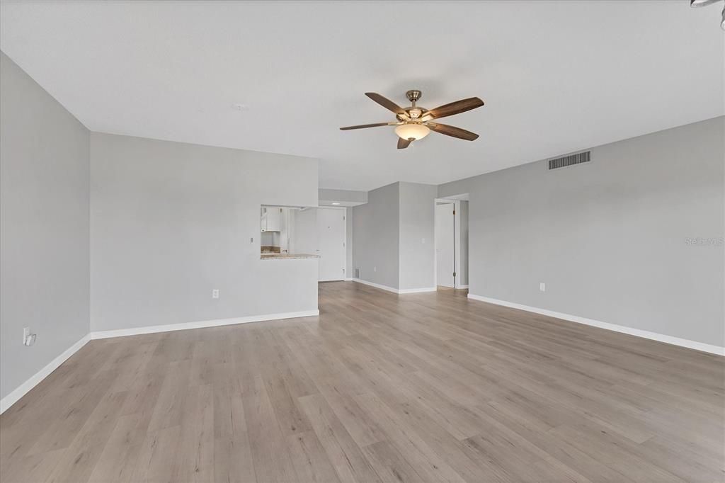 待售: $185,000 (2 贝兹, 2 浴室, 1008 平方英尺)