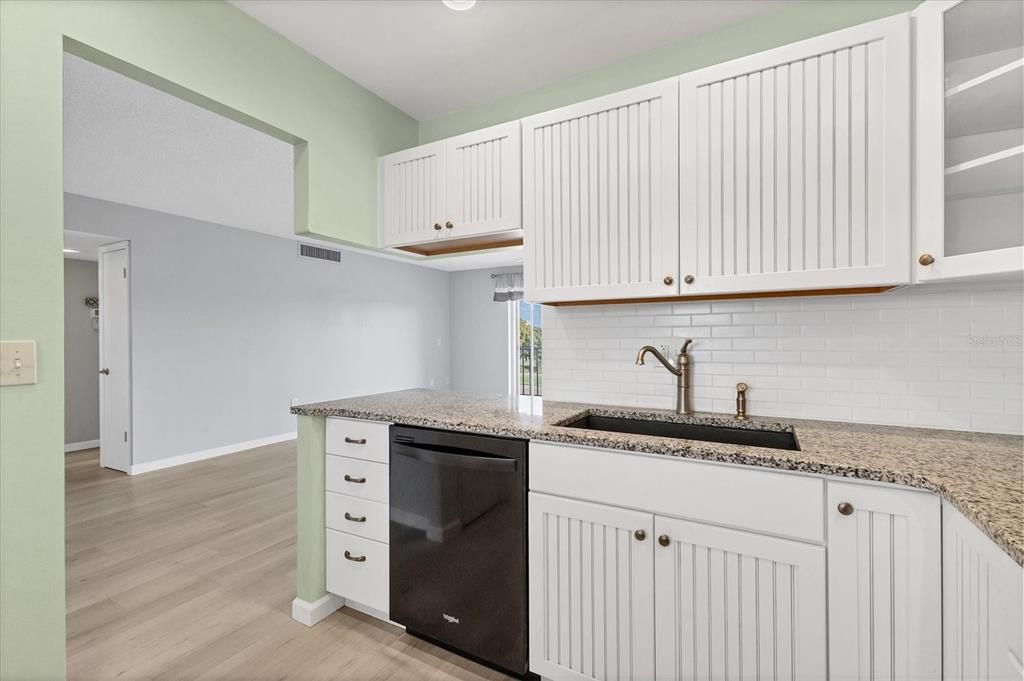 待售: $185,000 (2 贝兹, 2 浴室, 1008 平方英尺)