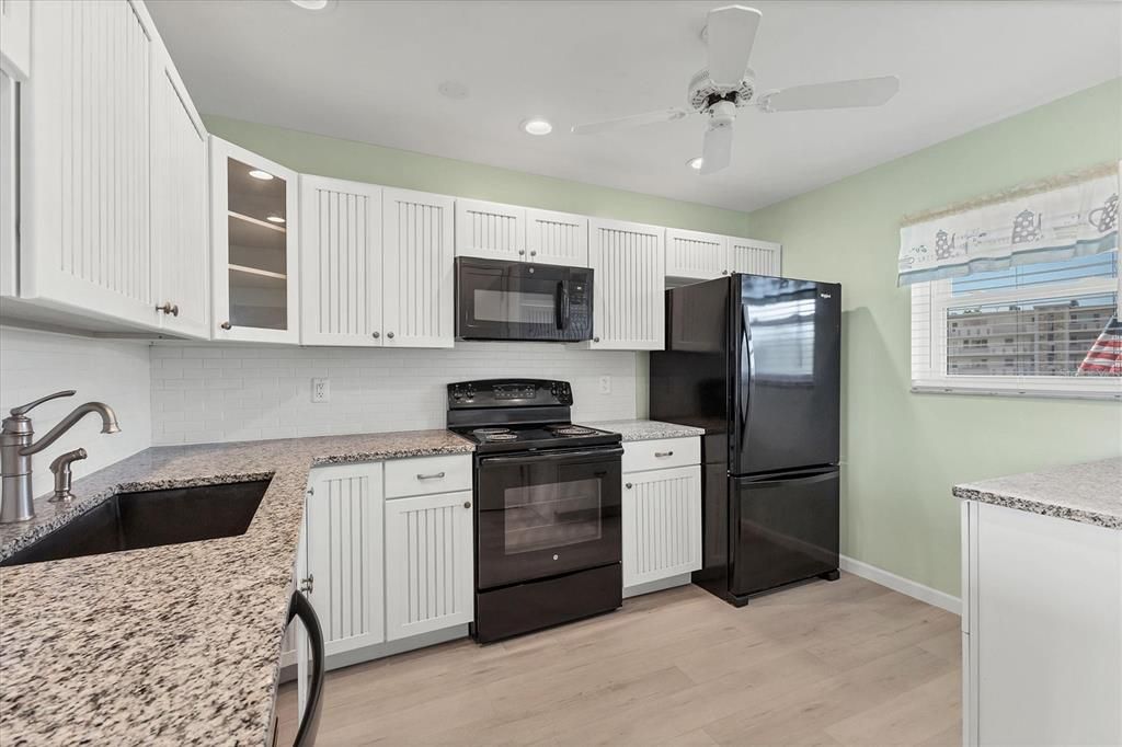 待售: $185,000 (2 贝兹, 2 浴室, 1008 平方英尺)