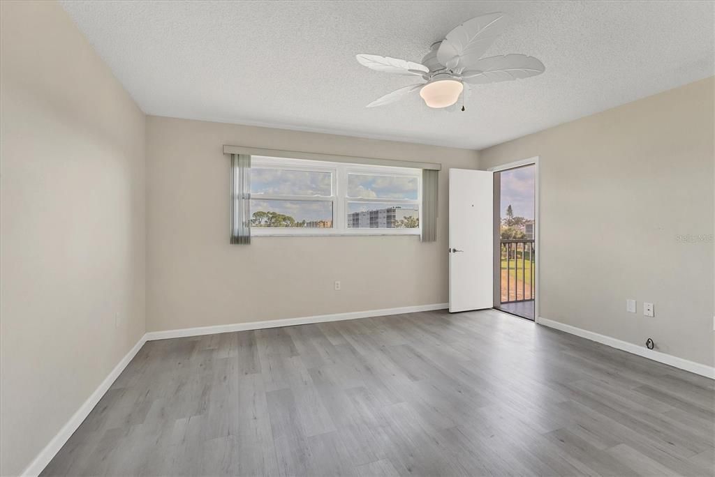 待售: $185,000 (2 贝兹, 2 浴室, 1008 平方英尺)