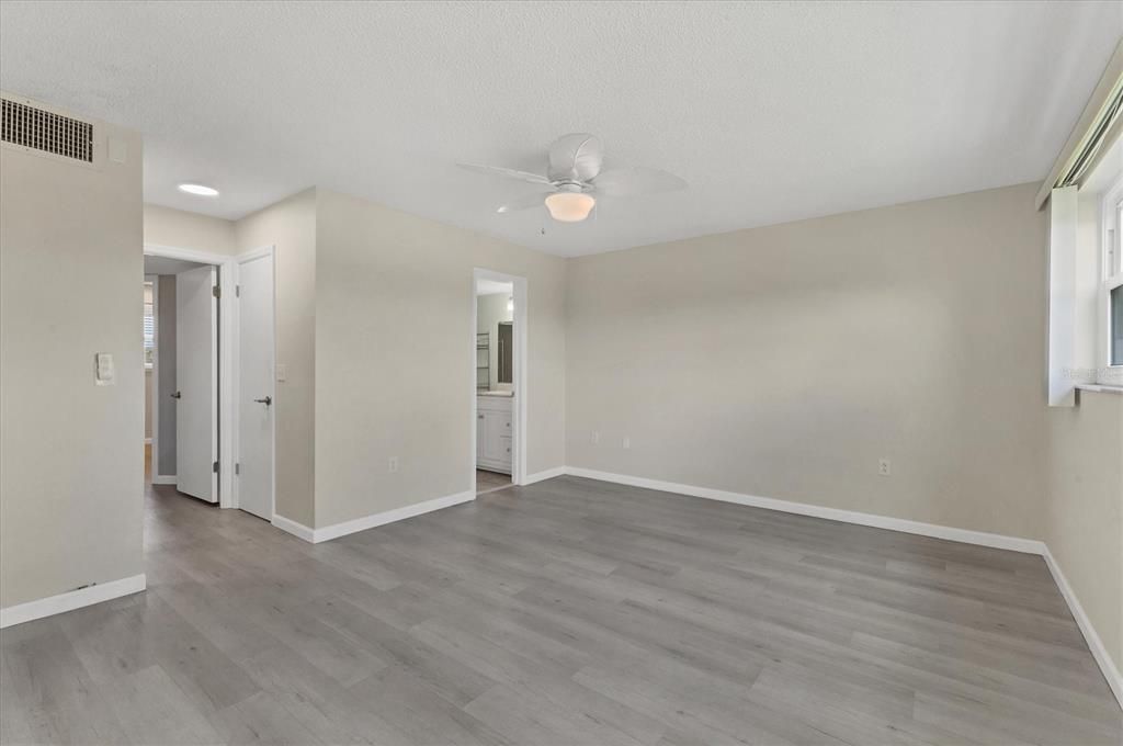 待售: $185,000 (2 贝兹, 2 浴室, 1008 平方英尺)