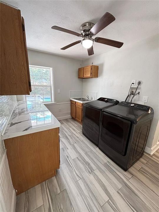 En Venta: $545,000 (4 camas, 3 baños, 2064 Pies cuadrados)