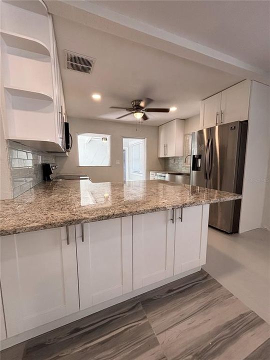 En Venta: $545,000 (4 camas, 3 baños, 2064 Pies cuadrados)