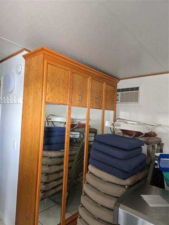 На продажу: $229,000 (1 спален, 1 ванн, 490 Квадратных фут)