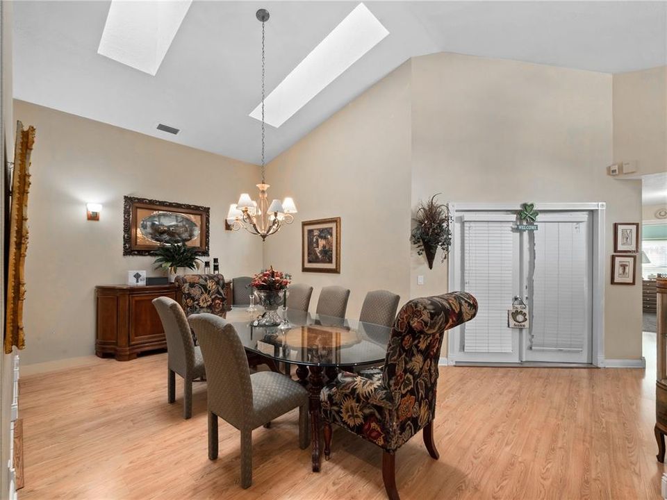 For Sale: $525,000 (3 beds, 2 baths, 2511 Square Feet)