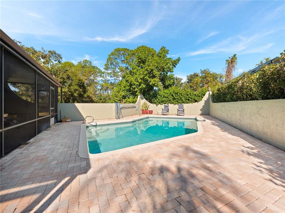 For Sale: $525,000 (3 beds, 2 baths, 2511 Square Feet)